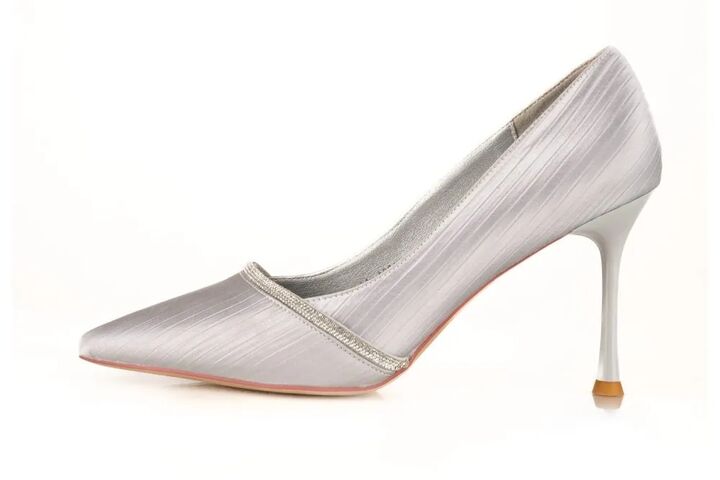 با کت و شلوار زنانه چه کفشی بپوشیم؟