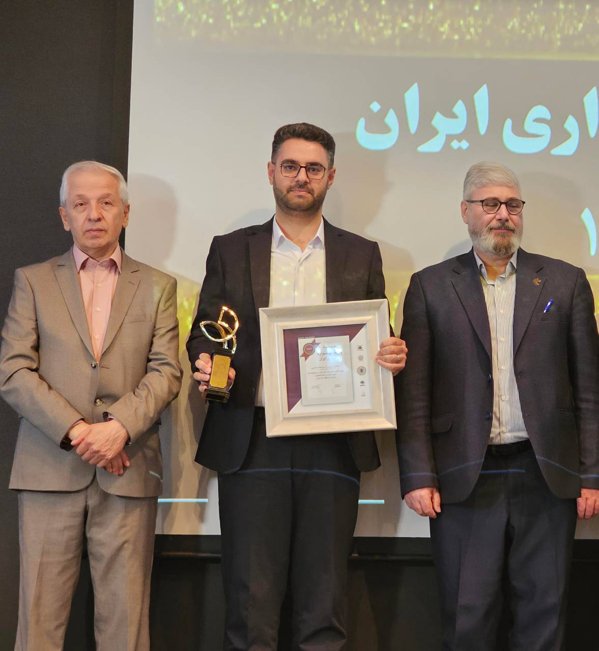 نشان عالی مدیریت روابط عمومی ایران به منطقه آزاد ارس رسید