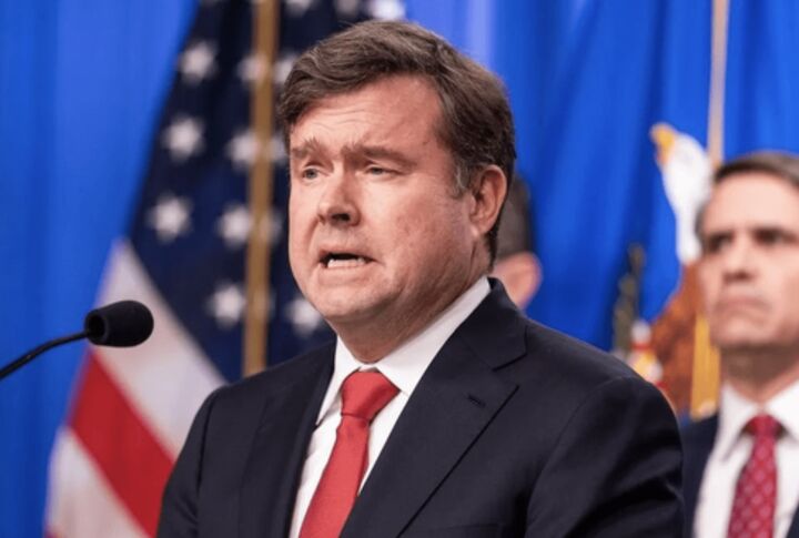 چهره کلیدی تحریم‌های ایران رفتنی شد| علت استعفای او از دولت ترامپ چیست؟