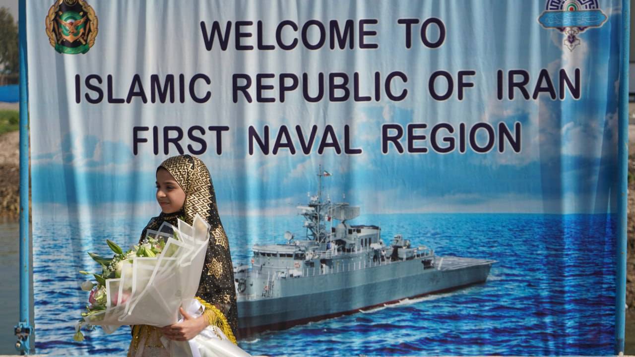 پهلوگیری "ناوشکن استویسکی" روسیه در منطقه یکم نداجا