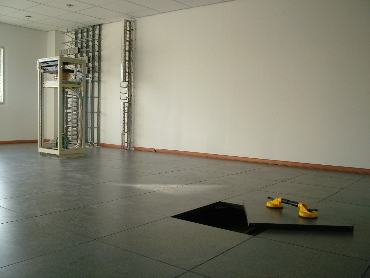 ۵ اشتباه رایج که باعث افزایش هزینه اجرای کف کاذب می‌شود + راهکارهای جلوگیری