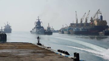 پهلوگیری "ناوشکن استویسکی" روسیه در منطقه یکم نداجا