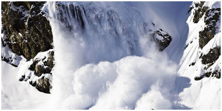 لحظه وحشتناک سقوط بهمن در پیست اسکی؛ ۳ گردشگر جان باختند