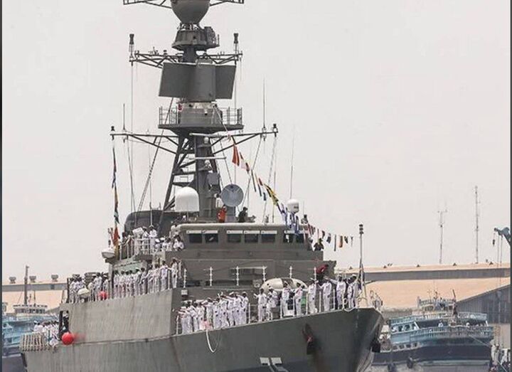 ناوشکن دنا در بندر ویشاخاپاتنام هند پهلو گرفت