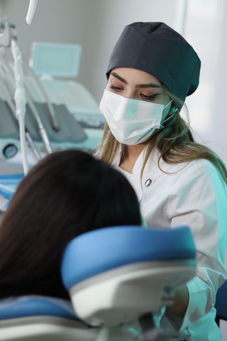 دندانپزشکیهای طرف قرارداد با بیمه آسیا در شرق و غرب تهران؛ تضمین استانداردهای نوین درمانی