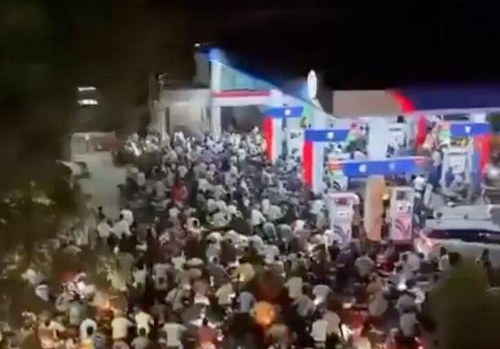 صف کیلومتری بنزین در هند