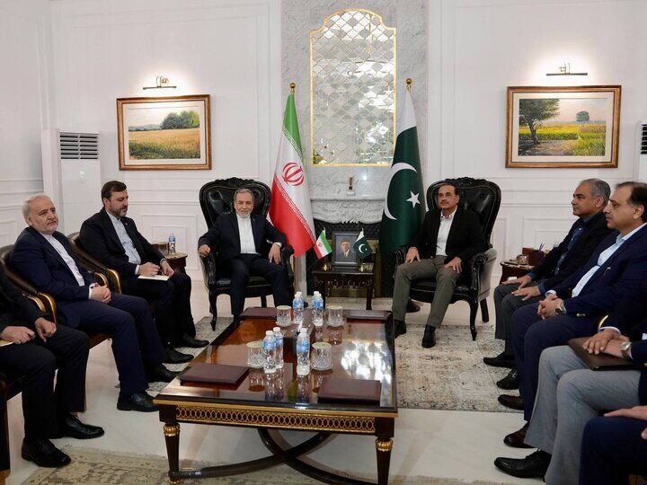 رایزنی عراقچی با فرمانده ارتش پاکستان