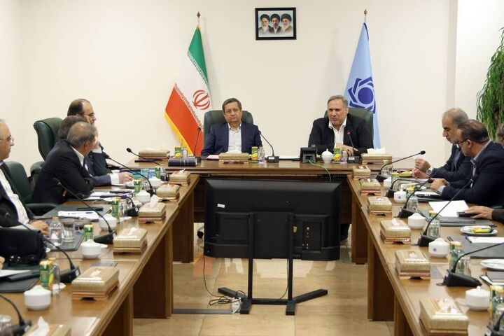 همتی: سیاست یکپارچه‌سازی نرخ ارز، تأمین کالاهای اساسی را تسهیل کرد