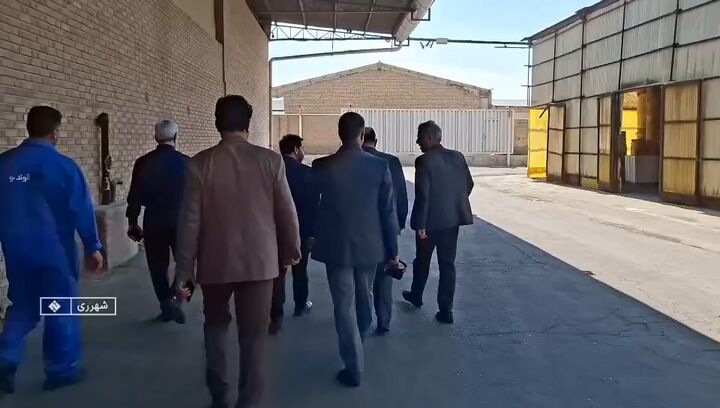 کشف انبار ۱۷۳ تن کاغذ احتکار شده در شور آباد
