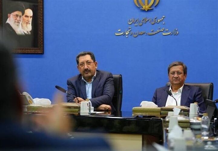 همتی: تسهیلات ریالی واحدهای تولیدی پرداخت می شود