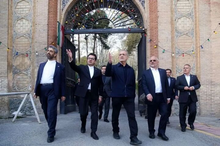 بازدید رئیس جمهور از بخش‌های آسیب دیده مجموعه سعدآباد