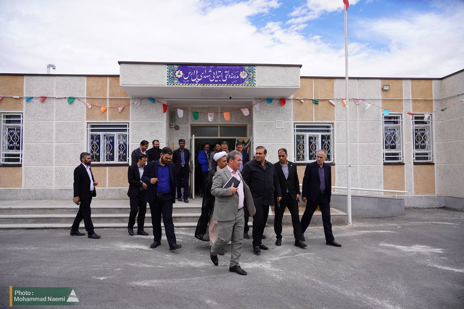 بازدید مدیرعامل سازمان منطقه آزاد ارس از مدرسه ۶ کلاسه شهدای پل ارس
