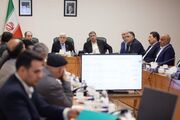 عارف:‌ هیچ مسئولی حق اظهارنظر شخصی درباره بنزین ندارد
