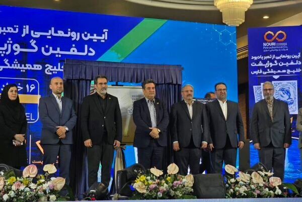رونمایی از تمبر «دلفین گوژپشت خلیج فارس»؛ نوری پیشگام حوزه مسئولیت اجتماعی شد