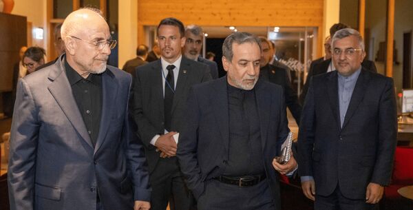 هیئت مذاکره کننده ایران در اعتراض به تهدید ترامپ محل مذاکره را ترک کرد