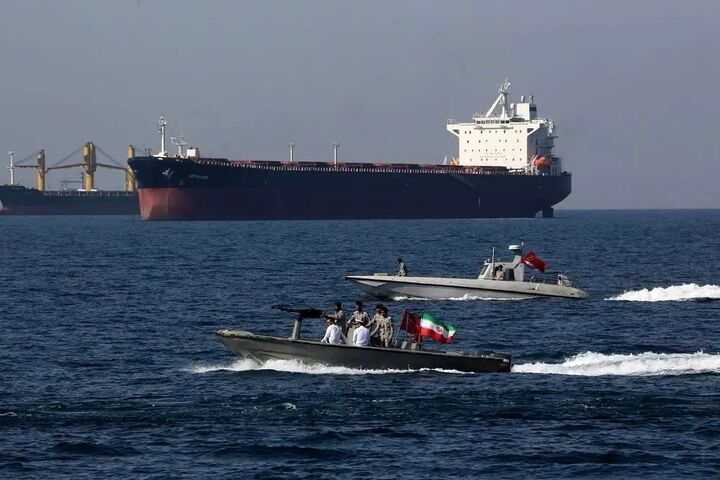 مسیر جنوبی تنگه هرمز بسته شد