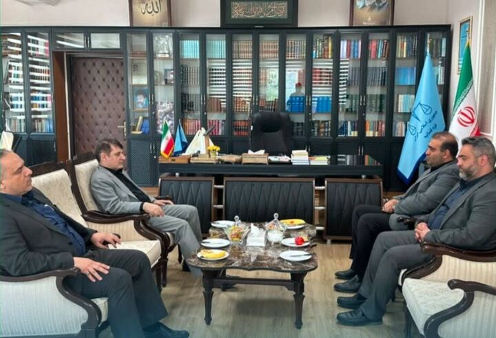 دیدار مدیرعامل سازمان منطقه آزاد ارس با مسئولان قضایی استان به مناسبت هفته قوه قضاییه