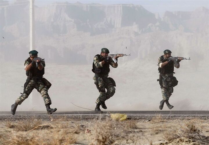 فرمانده نیروی زمینی: یگان‌های واکنش سریع و هجومی در مرزها مستقر شدند