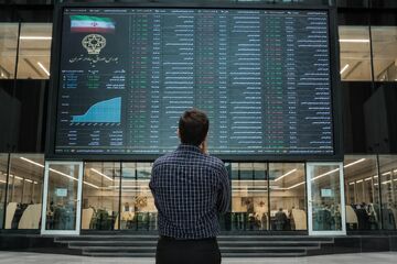 بورس متعادل شد | ۳ همت پول از بازار بیرون رفت