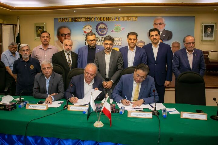 توسعه همکاریهای استانی ایران و پاکستان؛ اتاق های اراک و کراچی تفاهمنامه امضا کردند توسعه همکاریهای استانی ایران و پاکستان؛ اتاق های اراک و کراچی تفاهمنامه امضا کردند