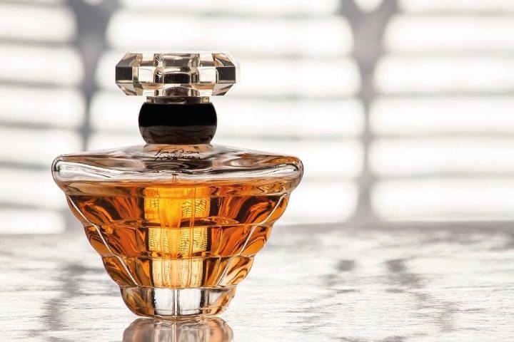 عطر شرکتی چیست؟ چه تفاوتی با عطرهای اورجینال دارد؟