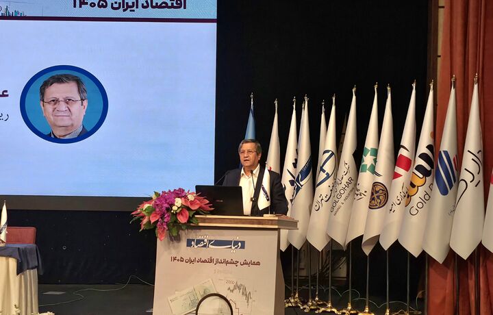 همتی: درآمد سرانه واقعی ایرانیان طی ۱۳ سال تقریباً نصف شده همتی: درآمد سرانه واقعی ایرانیان طی ۱۳ سال تقریباً نصف شده