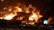 ادامه آتش‌سوزی در آرامکو؛ پالایشگاه جازان همچنان در آتش می‌سوزد