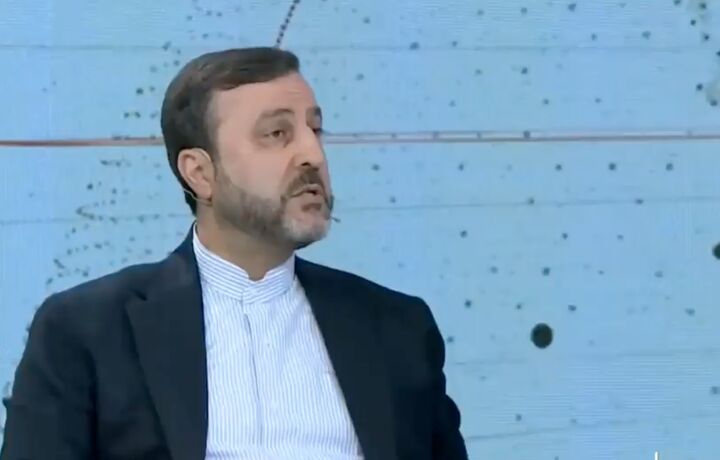 غریب آبادی هشدار داد: هر ناو اروپا که بخواهد نزدیک تنگه هرمز بیاید هدف مشروع است