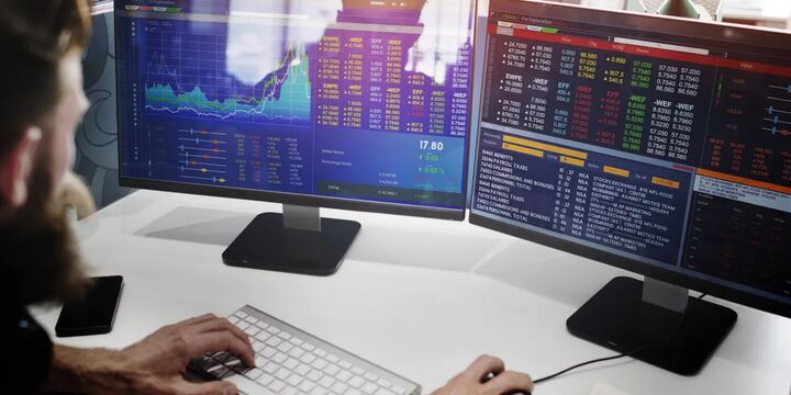 برتری نادر بیت کوین بر شاخص اس‌اندپی ۵۰۰؛ صعود BTC در برابر سقوط وال استریت