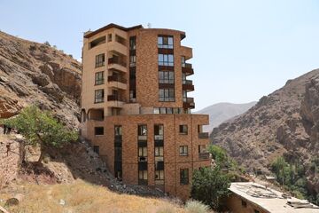 تخریب برج ۱۰ طبقۀ ۲ هزار میلیاردی در اراضی ملی میگون