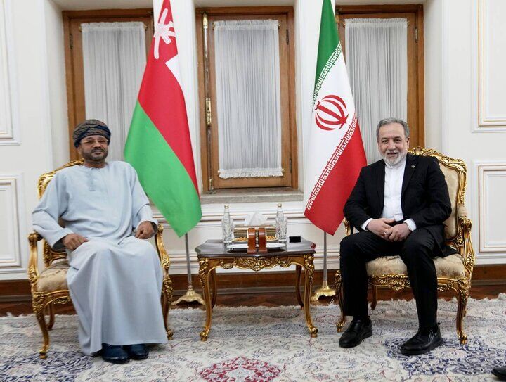  دیدار وزیر خارجه عمان با عراقچی در تهران