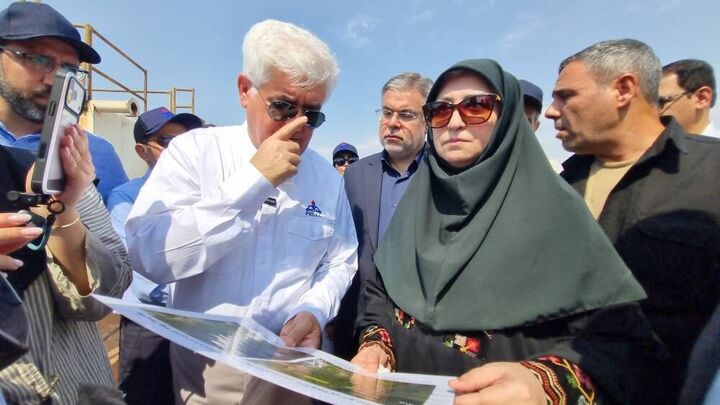 بازدید رئیس سازمان محیط زیست از میدان نفتی سهراب در تالاب هورالعظیم