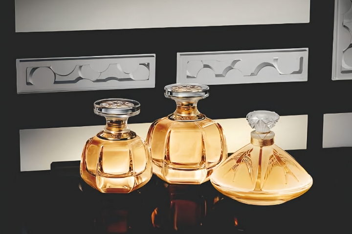 بهترین عطرهای لالیک بازار؛ معرفی ۱۰ عطر محبوب زنانه و مردانه Lalique