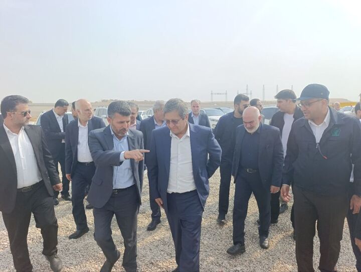 بازدید رئیس کل بانک مرکزی از صنایع دزفول