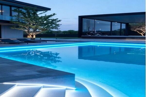 شیوه نصب چراغ استخری؛ راهنمای انتخاب یک نورپردازی حرفه‌ای