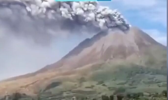 فوران آتشفشان در اندونزی؛ پروازهای جاکارتا لغو شد