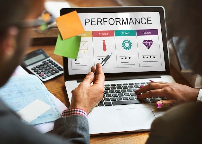چطور با نرم افزار CRM عملکرد کارکنان شرکت تولیدی را ارزیابی کنیم؟