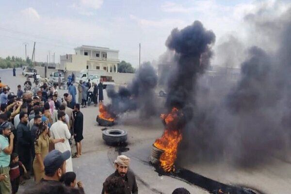 اعتراضات گسترده در سوریه در پی افزایش ۴۰ درصدی قیمت سوخت؛ جاده‌ها مسدود شد