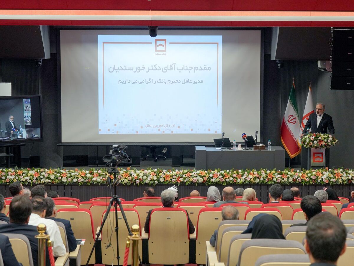 تمرکز جدی بر جذب سپردههای ارزی ارزانقیمت/ تداوم جریان تجارت خارجی در شرایط تحریمی