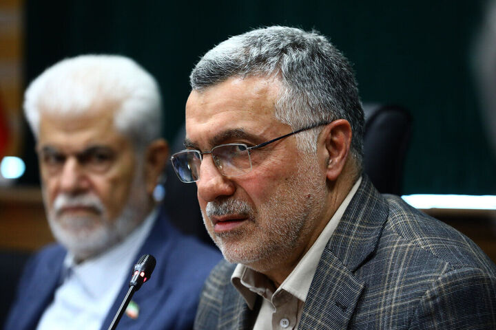 وزیر بهداشت: بیمه‌ها برای جبران افزایش قیمت دارو، تامین اعتبار می‌شوند