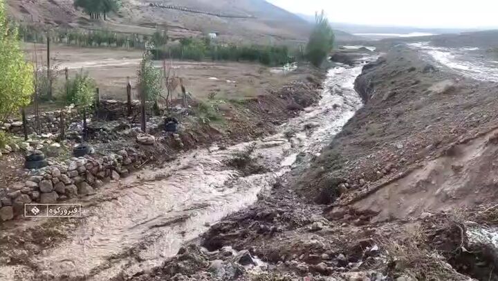 جاری شدن سیلاب در روستاهای شهرستان فیروزکوه