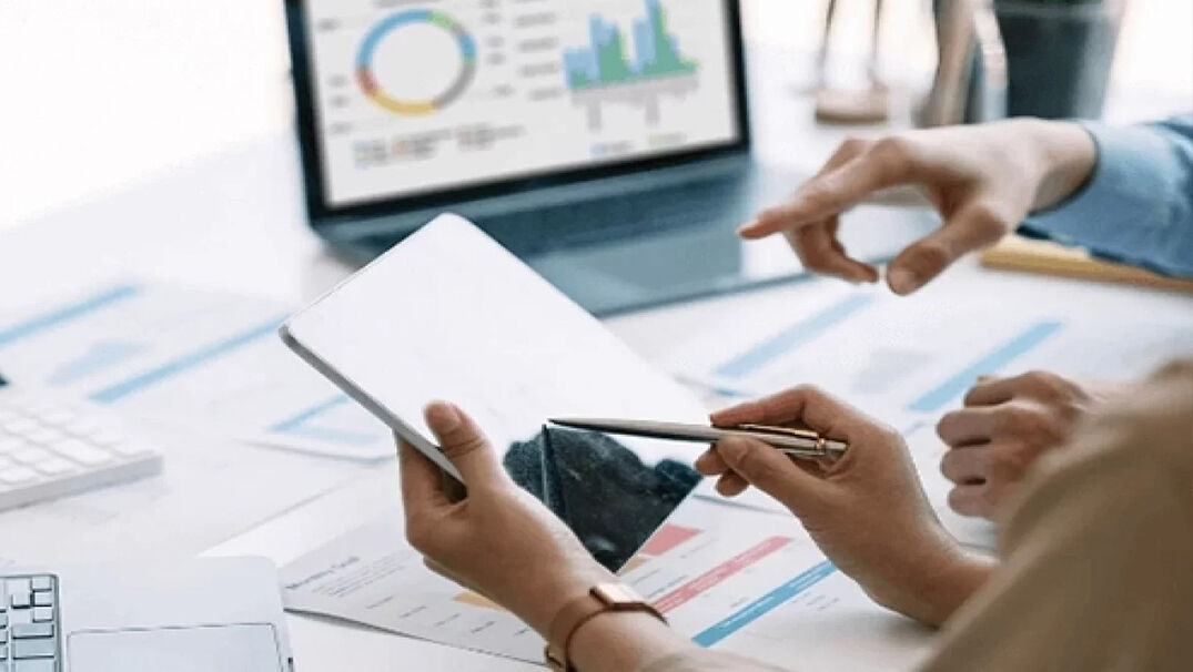 نرم افزار آماده یا سفارشی کدام برای کسب و کار شما به صرفه تر است