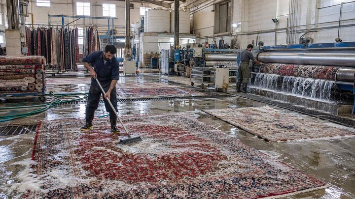 قالیشویی غرب مشهد؛ تجربه شست‌وشوی حرفه‌ای فرش از ثبت سفارش تا تحویل
