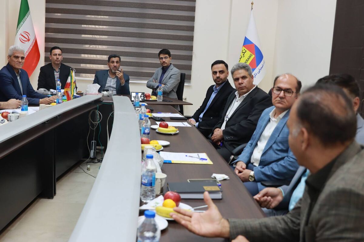 تولید کنندگان رنگ و رزین از مشکلات خود گفتند و مسئولان دولتی وعده همراهی و همکاری دادند