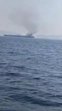 انفجار ابرنفتکش متخلف پس از برخورد با مین‌های دریایی