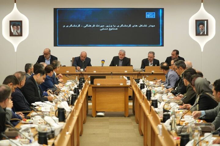 تبدیل ارز گردشگران خارجی در مبادی ورودی کشور| اختصاص ۱۲.۳ همت تسهیلات حمایتی